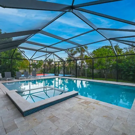 Tropical Naples Hideaway - 1 Mi To Beaches!